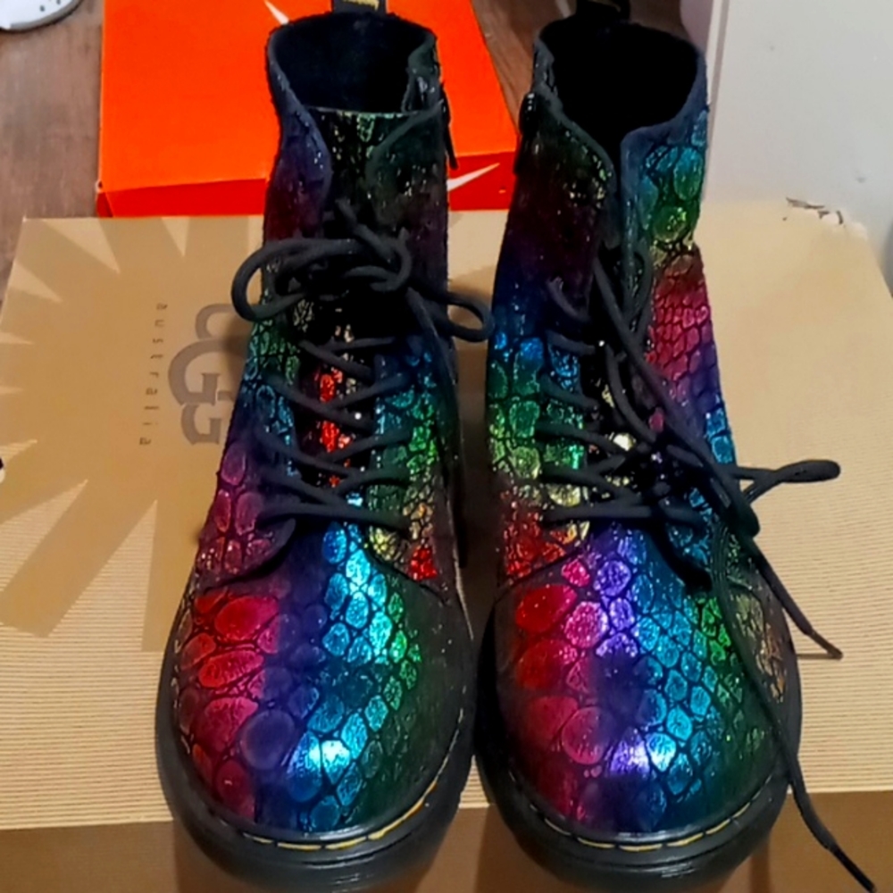 1460 Pascal Dr. Martens